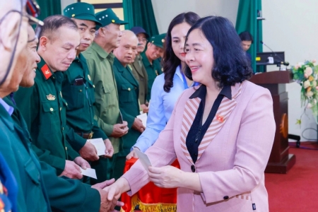 MTTQ Việt Nam tặng 30.000 suất quà Tết Bính Ngọ 2026 cho người nghèo