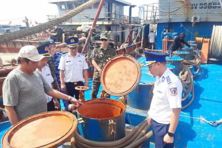 Liên tiếp triệt phá 2 vụ vận chuyển trái phép dầu DO trên biển