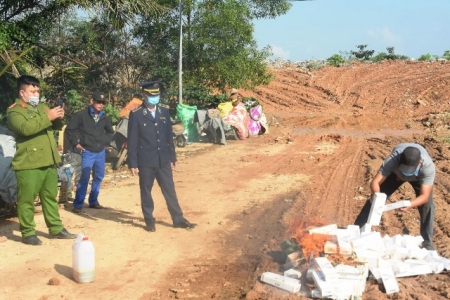 Quảng Trị: Tiêu hủy 1.150 bao thuốc lá nhập lậu tại phường Đông Hà