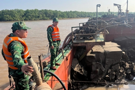 Bộ đội Biên phòng phát hiện, bắt giữ 3 phương tiện khai thác cát trái phép