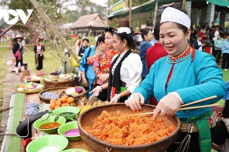 Sắc màu chợ phiên vùng cao rộn ràng giữa lòng Thủ đô trong ngày đầu năm 2026