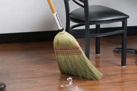 Ngày đầu năm mới: Không chỉ Việt Nam kiêng quét nhà