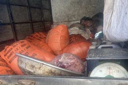 Hà Tĩnh: Tiêu hủy gần 380kg mỡ động vật và 50 lít dầu, mỡ đã qua sử dụng, không rõ nguồn gốc