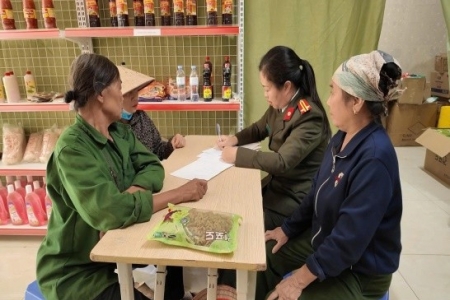 Lật tẩy đường dây “thổi phồng” thực phẩm chức năng, bán giá cắt cổ cho người cao tuổi tại Hà Nội