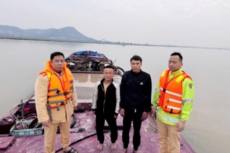 Hà Tĩnh: Khai thác cát trái phép, một một chủ thuyền bị phạt 210 triệu đồng