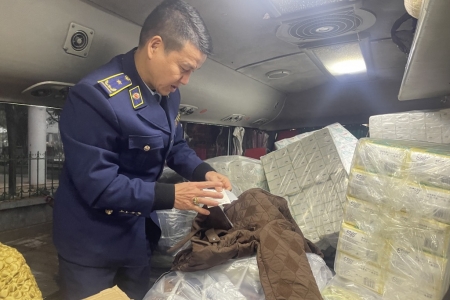 Cao Bằng: Phát hiện, bắt giữ 23 bọc hàng hoá không rõ nguồn gốc