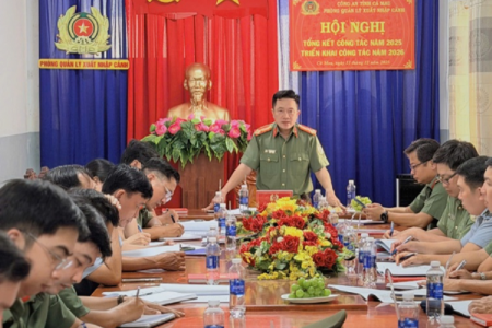 Công an Cà Mau hoàn thành toàn diện nhiệm vụ quản lý xuất nhập cảnh năm 2025