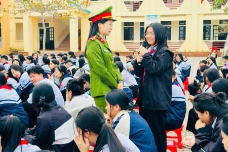 Hà Tĩnh: Công an xã Hương Sơn tuyên truyền, phổ biến pháp luật, bảo đảm an ninh trường học