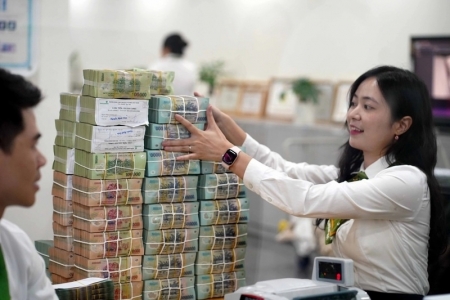 Nhìn lại hoạt động ngân hàng, bảo hiểm, thị trường chứng khoán 2025