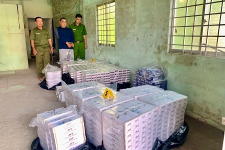 Bắt giữ đối tượng tàng trữ gần 10.000 gói thuốc lá lậu tại Vĩnh Long