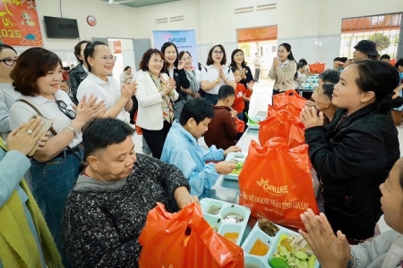 Gia Lai: 548 suất quà của các nữ doanh nhân tặng người tâm thần