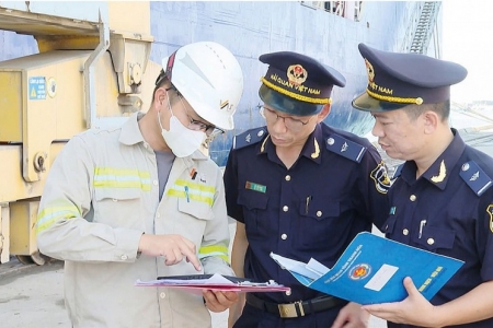 Hải quan khu vực X: Triệt phá 10 vụ vận chuyển hàng hóa và ma túy trái phép