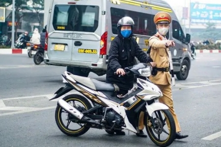 Phạt tiền lên đến 14 triệu đồng người điều khiển xe máy không xi nhan khi chuyển hướng mà gây ra tai nạn giao thông