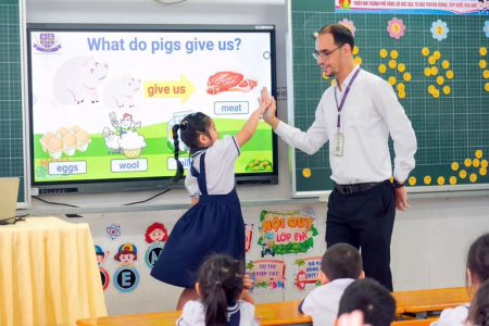 Đưa tiếng Anh thành ngôn ngữ thứ hai trong trường học: Khuyến khích các mô hình xã hội hóa minh bạch