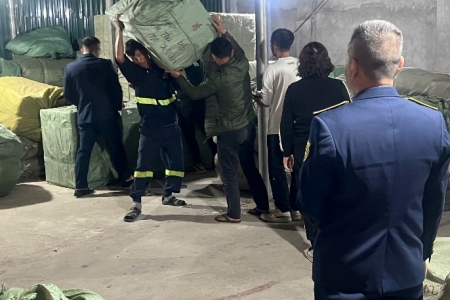 Hưng Yên: Phát hiện và tạm giữ hơn 21.000 sản phẩm giày dép không rõ nguồn gốc xuất xứ