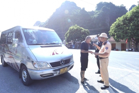 Lạng Sơn tăng cường kiểm tra, kiểm soát hoạt động kinh doanh vận tải bằng xe ô tô