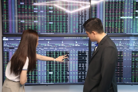 Chứng khoán phiên sáng 12/1: Cổ phiếu chứng khoán đồng loạt tăng mạnh