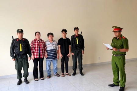 TP. HCM: Bắt giam chủ cơ sở sản xuất mì tươi trộn hóa chất