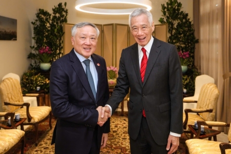 Phó Thủ tướng Thường trực Chính phủ Nguyễn Hòa Bình hội kiến Bộ trưởng Cao cấp Singapore Lý Hiển Long