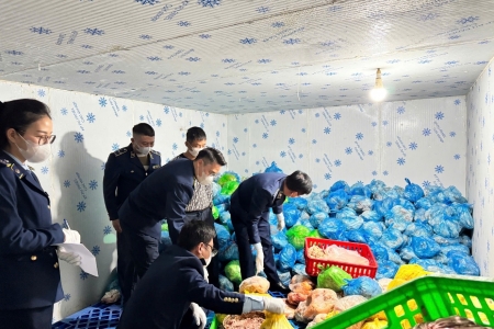 Phát hiện kho chứa 4,5 tấn thịt gà không rõ nguồn gốc xuất xứ tại Thái Nguyên