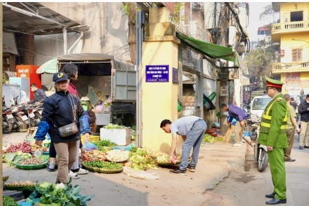 Hà Nội: Phường Hồng Hà ra quân xóa bỏ chợ tạm, chợ cóc, lập lại trật tự đô thị
