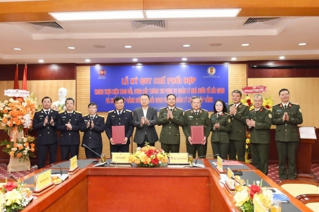 Ký kết Quy chế phối hợp quản lý nhà nước về hải quan và xuất nhập cảnh