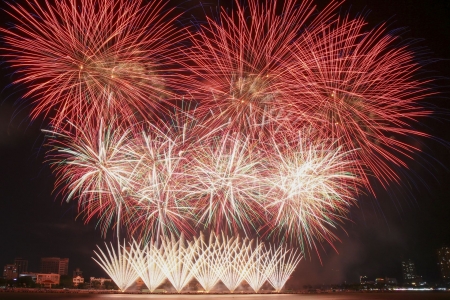 Trận địa pháo hoa lớn chưa từng có ở Hà Nội mừng thành công Đại hội Đảng XIV