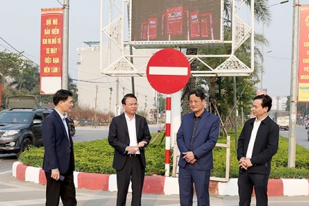 Bí thư Tỉnh ủy Ninh Bình kiểm tra công tác tuyên truyền Đại hội XIV của Đảng