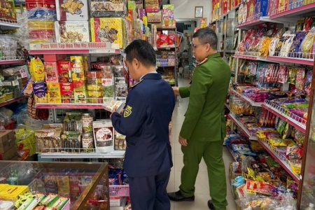 Hải Phòng: Phát hiện 2 hộ kinh doanh vi phạm quy định về kinh doanh thực phẩm, hàng hóa