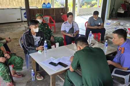 Cà Mau: Bắt quả tang đối tượng giấu ma túy trong ổ sạc điện thoại xe máy