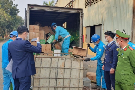 Phát hiện điểm tập kết hàng lậu trị giá hơn nửa tỷ đồng tại khu vực Ga Hà Nội