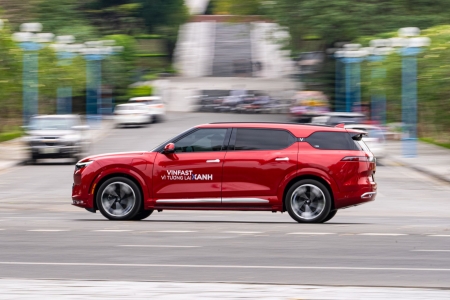 Doanh số VinFast bằng tổng 3 hãng lớn cộng lại, lập chuẩn mới cho thị trường ô tô Việt