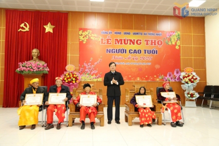 Quảng Ninh chúc, mừng thọ trên 2.300 người cao tuổi nhân dịp Tết Nguyên đán Bính Ngọ