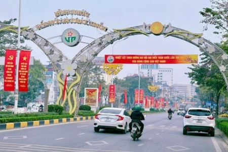 Phú Thọ rộn ràng sắc cờ hoa chào Đại hội XIV của Đảng