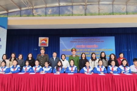 Công an phường Đông Hải tuyên truyền, phổ biến pháp luật cho học sinh Trường THCS Nam Hải