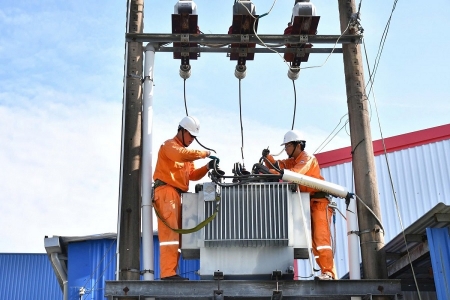 Bảo đảm đủ điện phục vụ sản xuất kinh doanh và đời sống Nhân dân