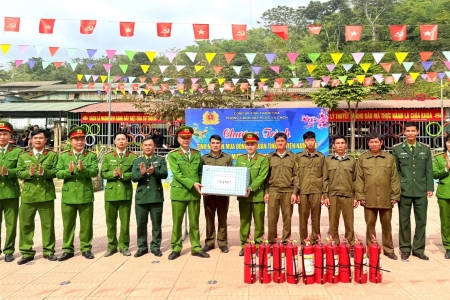“Lan tỏa yêu thương - Ấm áp nghĩa tình quân dân”
