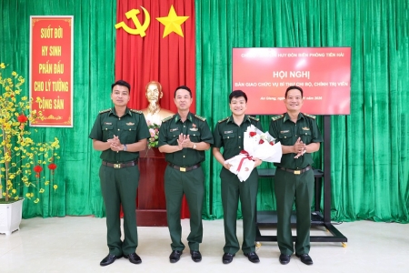 Bàn giao chức vụ Bí thư Chi bộ, Chính trị viên Đồn Biên phòng Tiên Hải