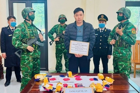 Hà Tĩnh: Bắt đối tượng vận chuyển 24.000 viên ma túy từ Lào về Việt Nam