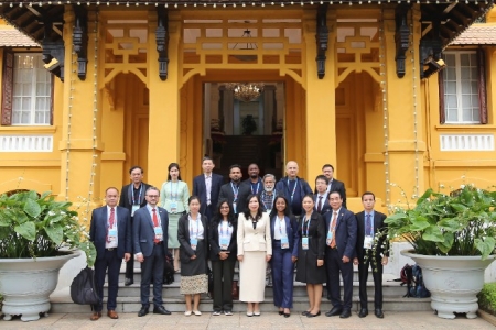 Thứ trưởng Ngoại giao Lê Thị Thu Hằng tiếp đoàn phóng viên nước ngoài đưa tin Đại hội XIV