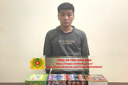 Ninh Bình: Bắt quả tang đối tượng tàng trữ cả pháo nổ lẫn ma túy