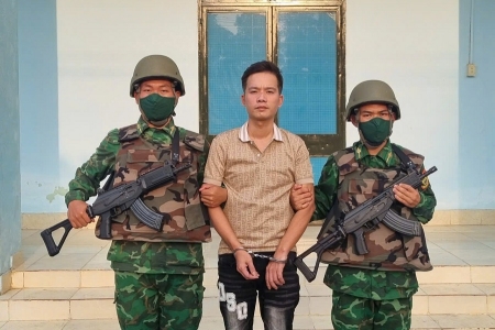 Bắt giữ đối tượng truy nã khi nhập cảnh tại cửa khẩu Mộc Bài