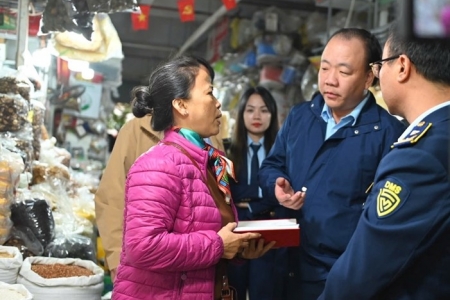 Quản lý thị trường Hà Nội cần bám sát địa bàn không để xảy ra tình trạng đầu cơ, găm hàng