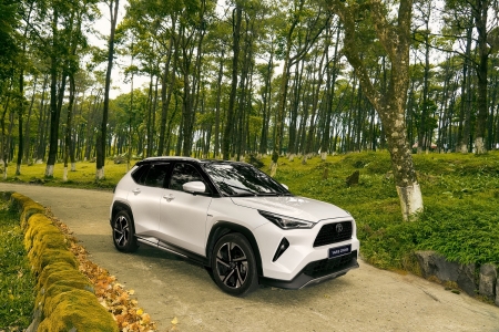 Toyota Việt Nam áp dụng mức giá mới cho một số mẫu xe Hybrid