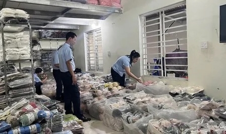 Gia Lai tạm giữ gần 1.000 sản phẩm nghi giả mạo thương hiệu Lacoste, Nike