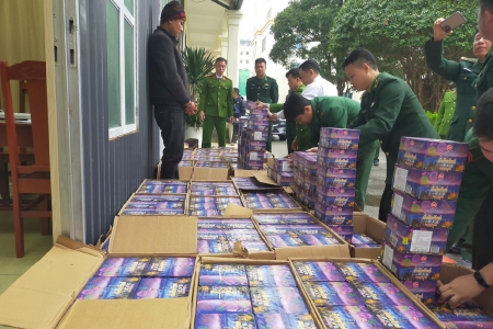 Bắt giữ đối tượng vận chuyển hơn 1 tấn pháo hoa nổ từ Lào về Việt Nam