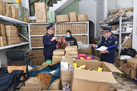 Lạng Sơn: Đội QLTT số 7 siết chặt quản lý, xử lý nghiêm vi phạm dịp Tết Bính Ngọ