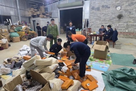 Thái Nguyên: Xử phạt hơn 130 triệu đồng chủ cơ sở kinh doanh hàng giả mạo nhãn hiệu và không rõ nguồn gốc