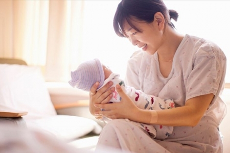 Chế độ thai sản từ 1/7/2026: Nghỉ 7 tháng khi sinh con thứ hai