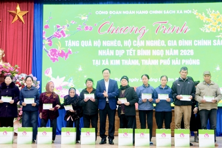 Ngân hàng Chính sách xã hội Việt Nam tặng quà Tết cho gia đình chính sách, hộ có hoàn cảnh khó khăn tại Hải Phòng